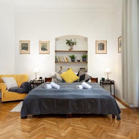 Classy Apartments Charles Bridge Prague Luaran gambar