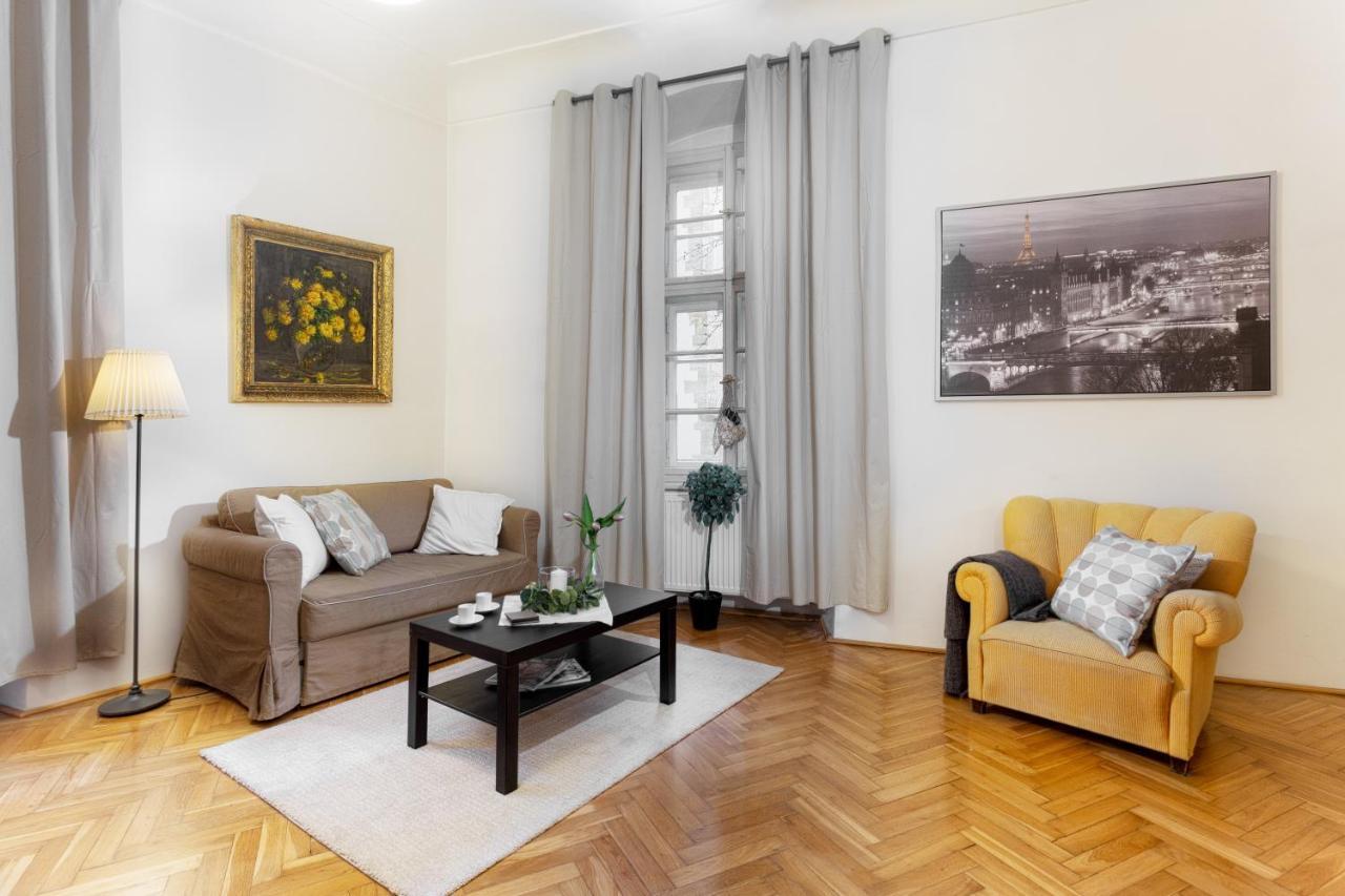 Classy Apartments Charles Bridge Prague Luaran gambar