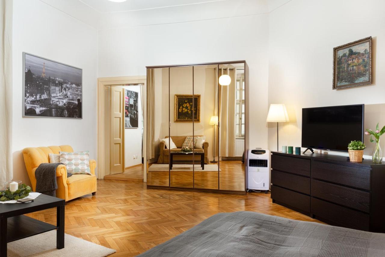 Classy Apartments Charles Bridge Prague Luaran gambar